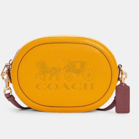 - Mustard pebble grain Coach Camera Bag. NWT - Picture 4 of 9